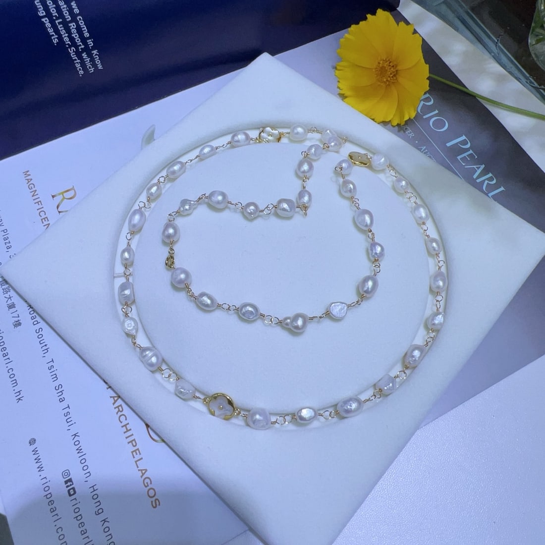 Natural Freshwater Pearl Long Necklace: This long necklace features natural freshwater pearls, complemented by a white mother-of-pearl clover design, exuding elegant French style. Each pearl is baroque-shaped and handcrafted with wire