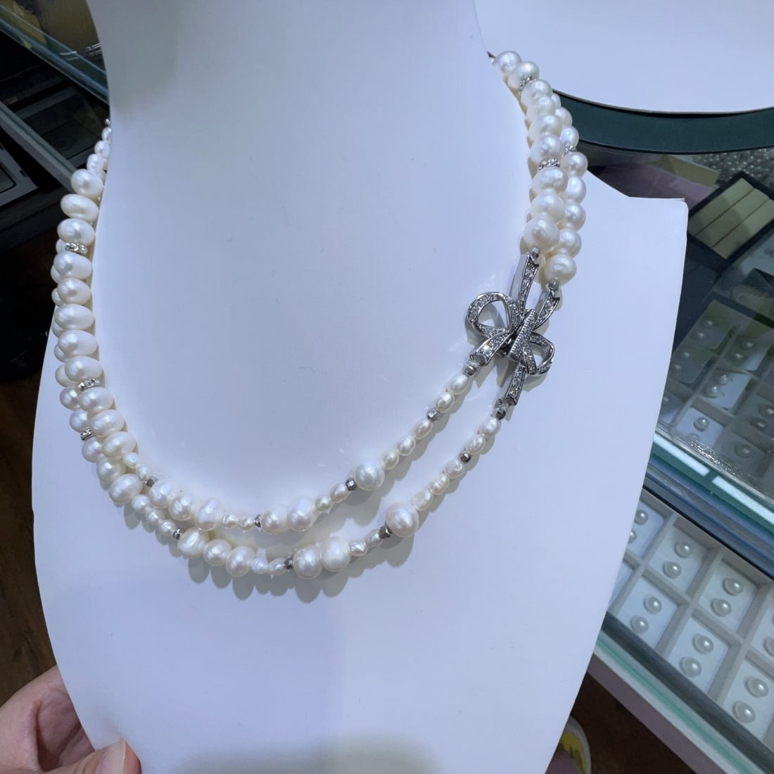 Freshwater pearl necklace: This necklace features a double-layer design with pearls ranging from 3-8mm, exuding a captivating strong luster. Paired with a meticulously crafted zircon clasp, it embodies an elegant and vintage st