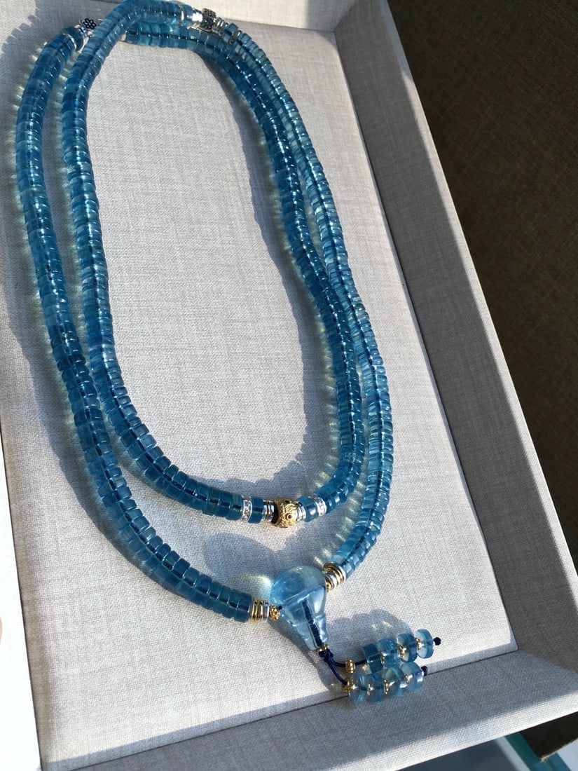 Aquamarine Necklace: This necklace features aquamarine with crystal clarity, showcasing a devilish blue color. Its collectible beauty is stunning. (Size 6.2mm, Weight 65.86g) Freight: 1.International Freight: Foreign ship