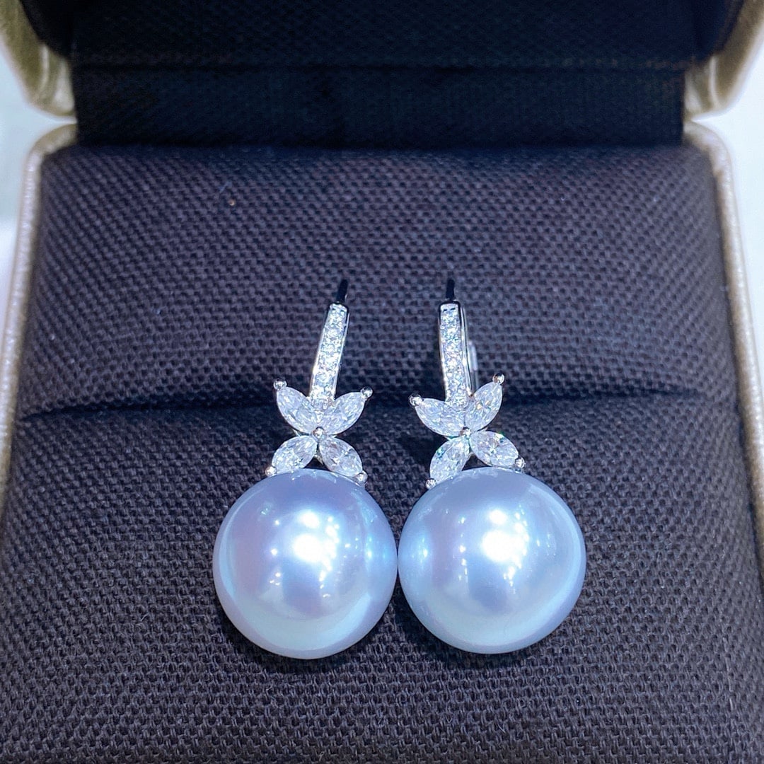 925 Silver Natural Aurora White Pearl Earrings (1 of 10)