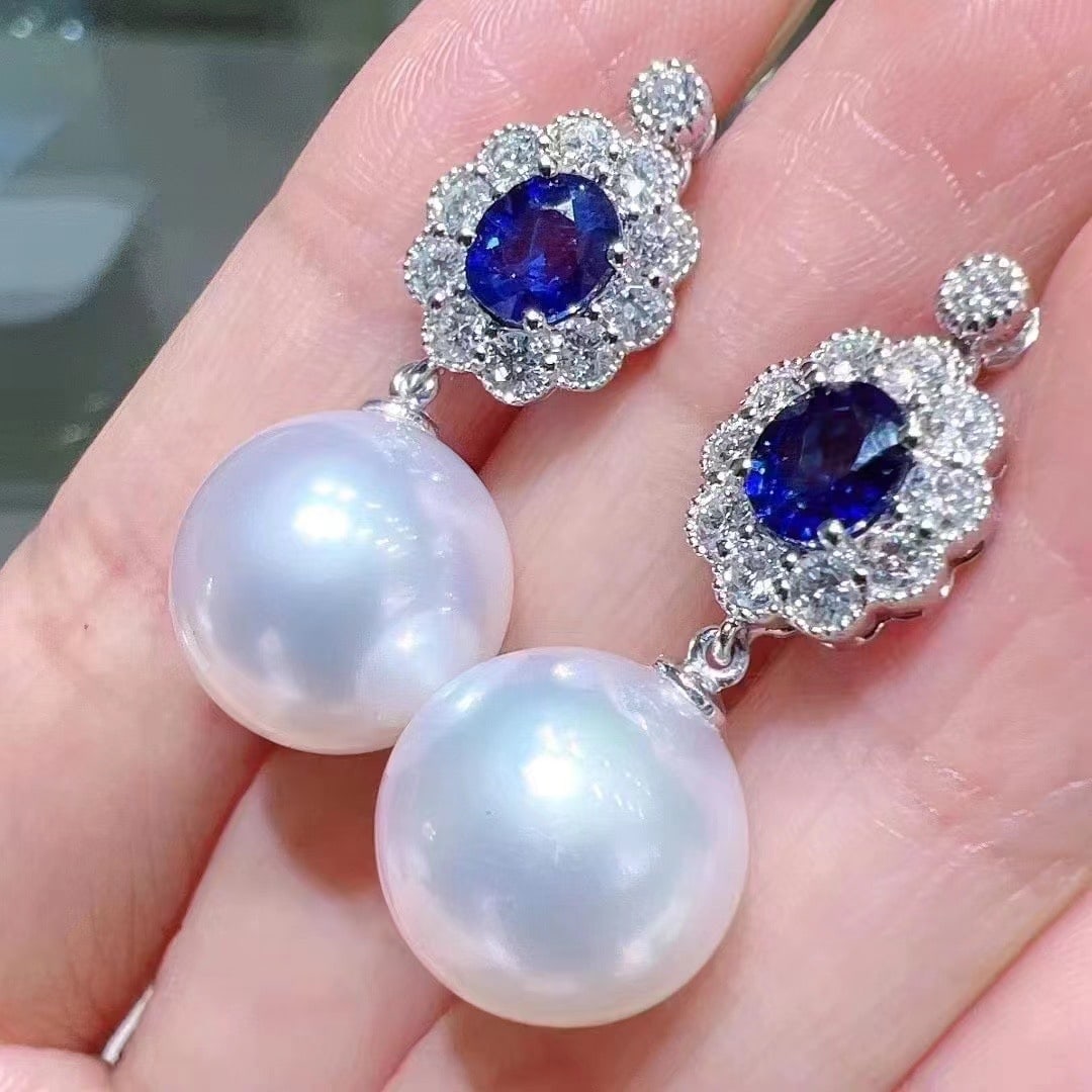 S925 Silver Pearl Earrings: These earrings feature S925 silver with perfectly round pearls of 10-9mm diameter, showcasing an elegant aura. Ideal for attending high-end occasions, they reflect a distinguished taste. (Pearl diamet
