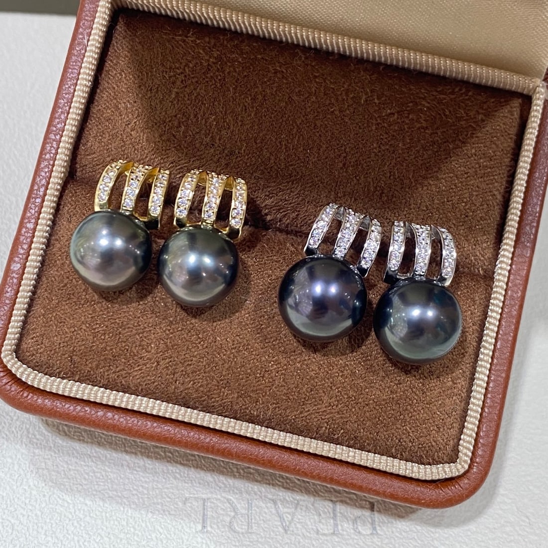 925 Silver Natural Tahitian Black Pearl Earrings: These earrings feature natural Tahitian black pearls, showcasing the pearls' natural color and strong luster. The pearls are flawless on the front, with slight blemishes on the side, and are overall c