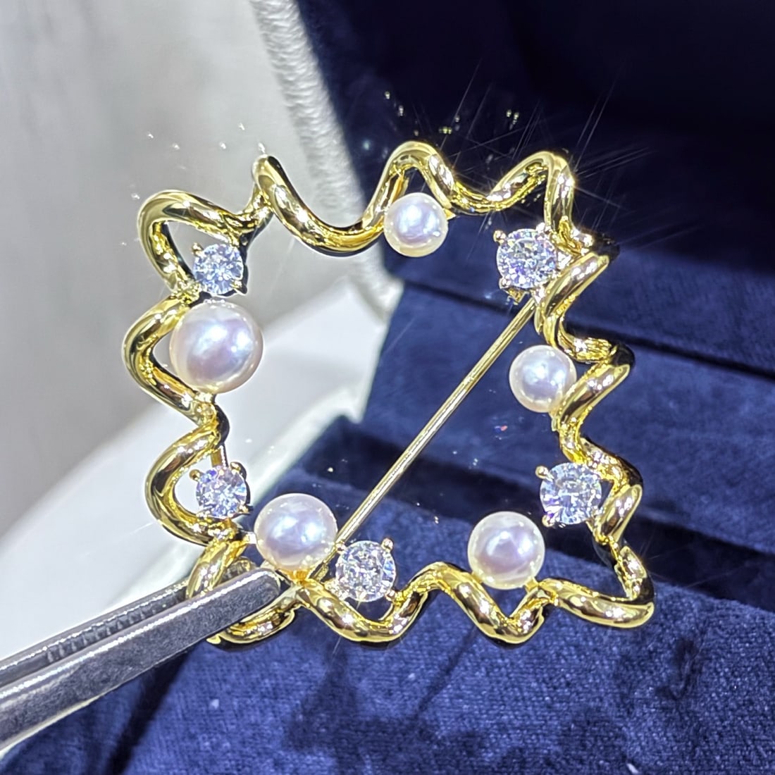 Natural Pearl Brooch (1 of 6)