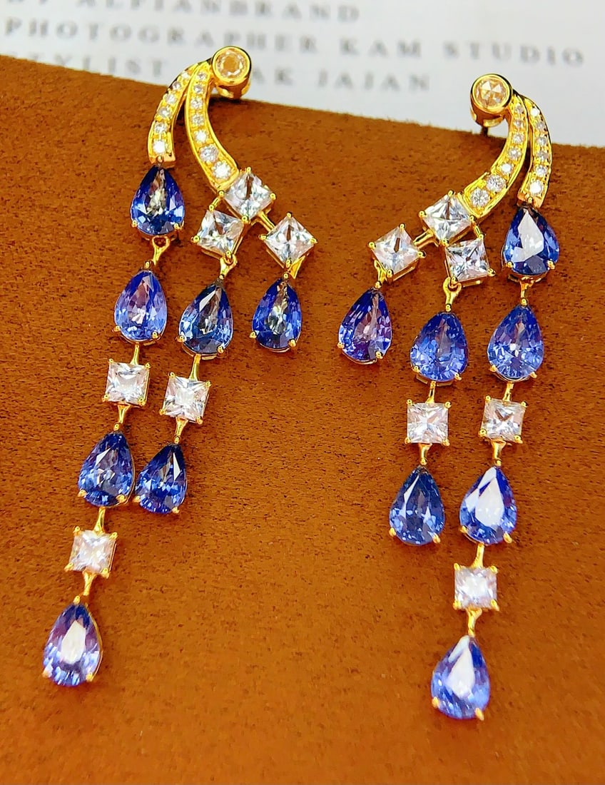 18K Gold Natural Sapphire Earrings: These earrings are meticulously crafted in 18K gold, set with natural sapphires, exuding an aura of elegance and nobility. The deep hue of the sapphires complements the brilliance of the diamonds, per