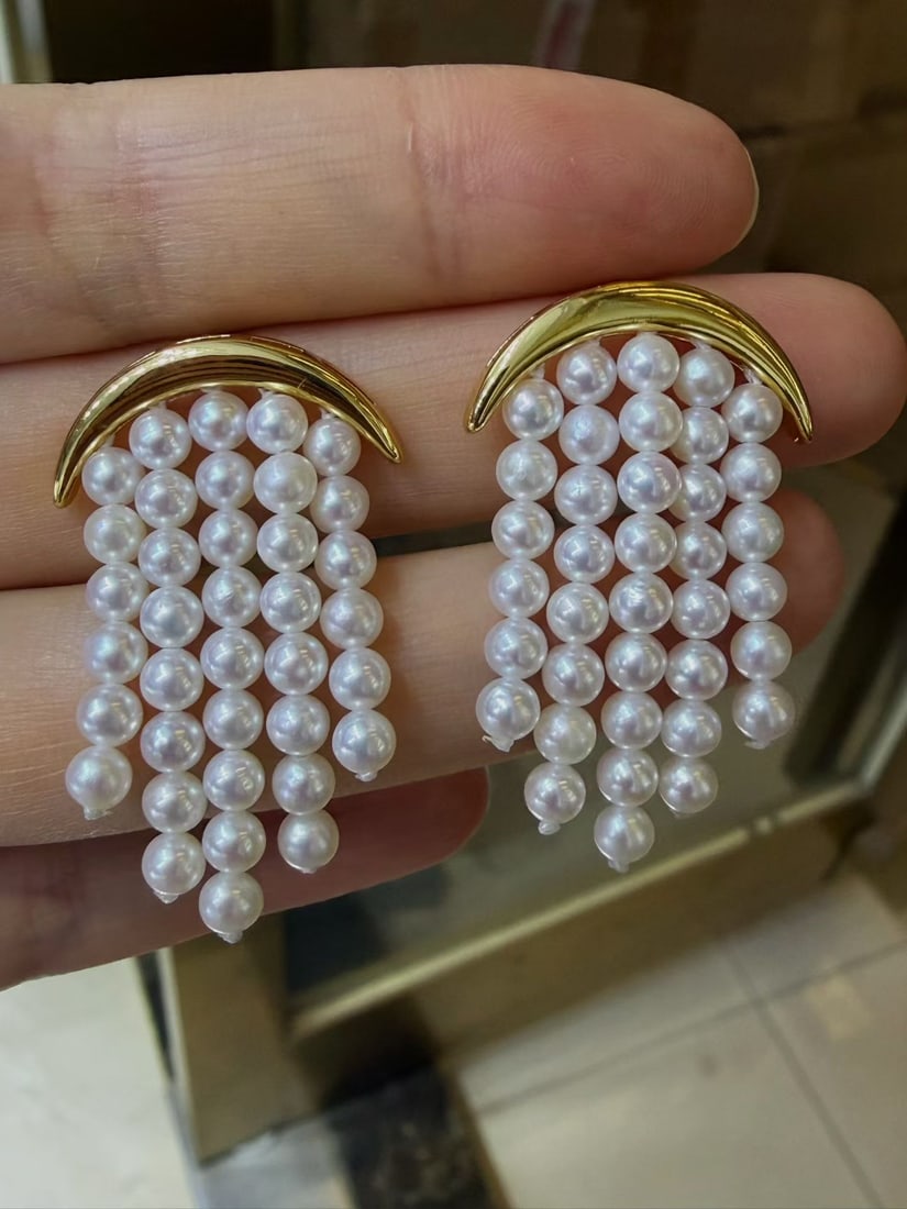 Pearl earrings (1 of 6)