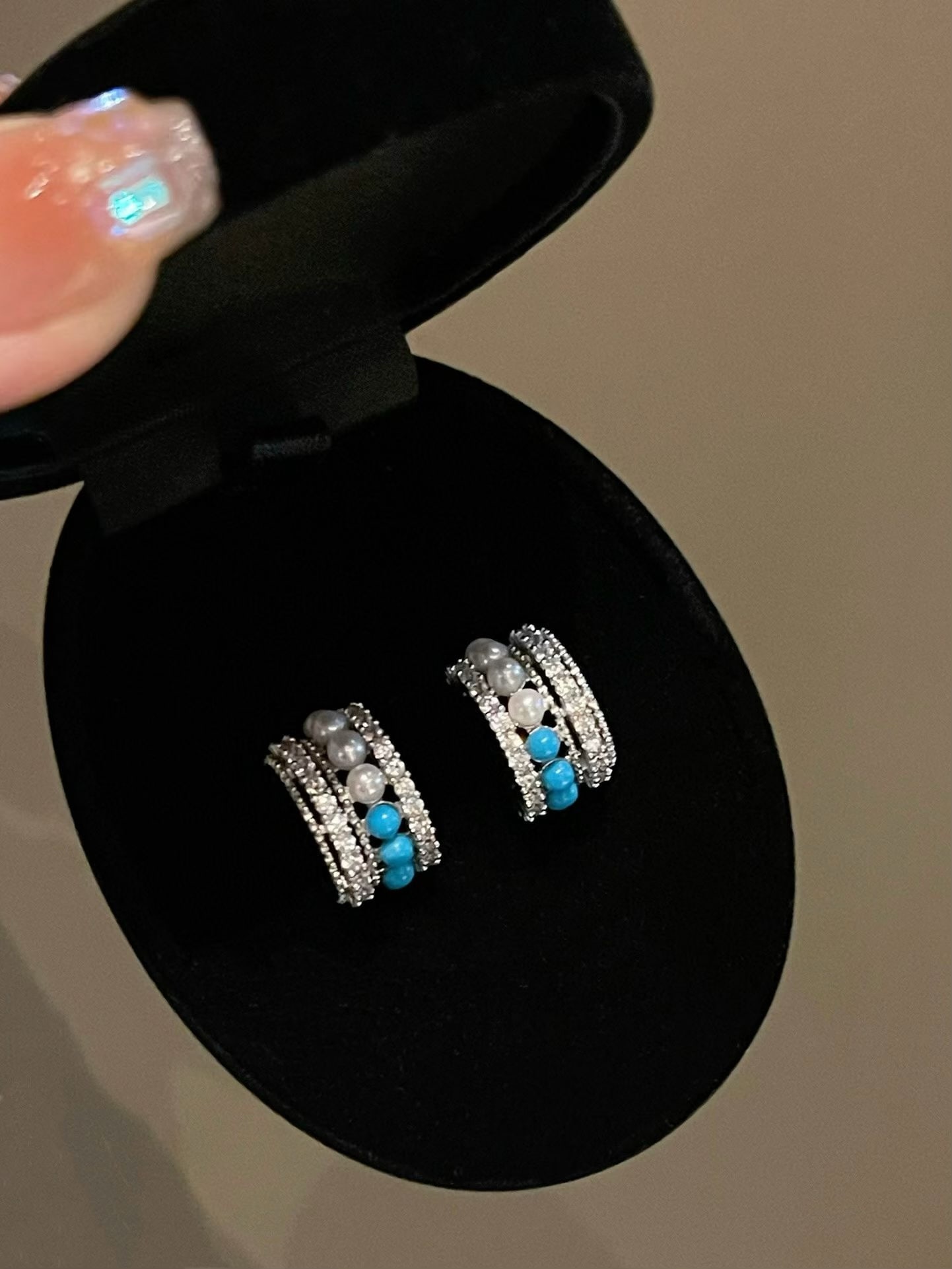 Natural Pearl and Turquoise Earrings: The natural pearls and turquoise create a unique color contrast. The exquisite C-shaped design adds a modern fashion touch to the earrings. The pearls' strong luster and flawless quality enhance