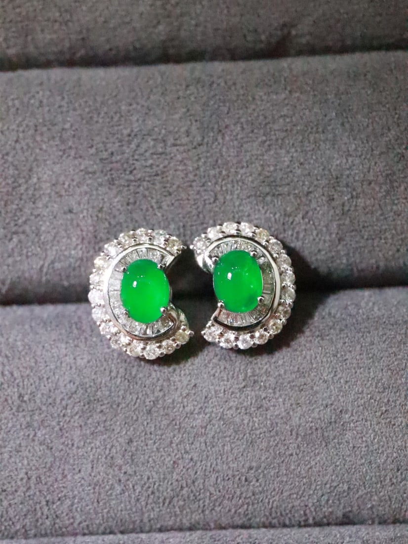 18K Gold Emerald Earrings: These earrings are crafted from 18K gold, featuring a bright emerald that exudes unique charm in its subtlety. The diamond accents add to the overall luxury. (Main stone 0.60 carats, side stones 0.472