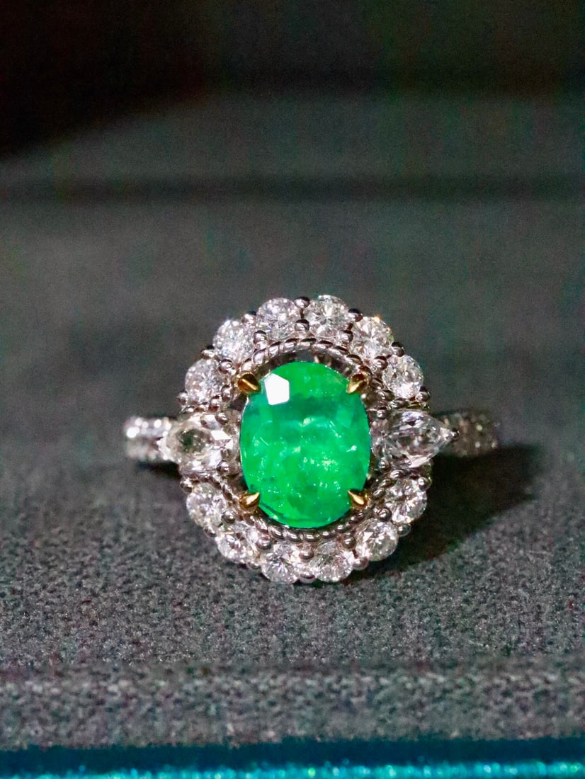 18K Gold Natural Emerald Ring (1 of 6)