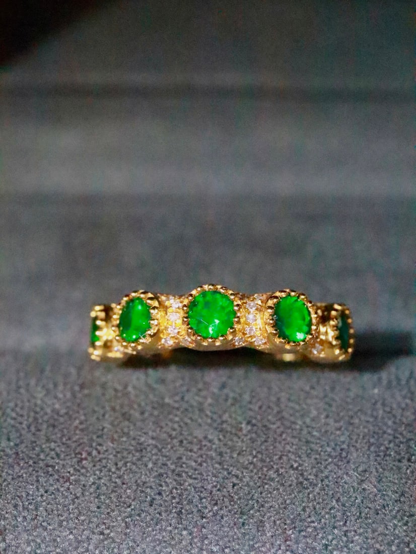 18K Gold Emerald Ring (1 of 6)