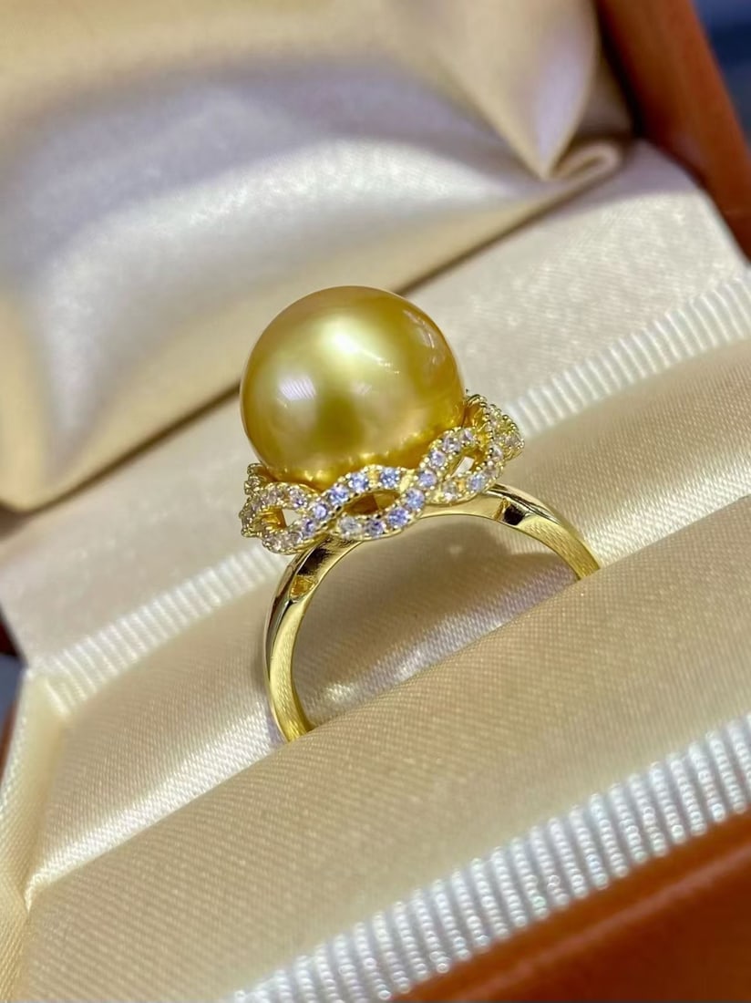 Rich Gold Pearl Ring: This ring features an 11.8MM South Sea gold pearl, showcasing its enchanting natural gold hue. The pearl's nearly round shape and minimal blemishes highlight its noble quality. Perfect for gifting to 