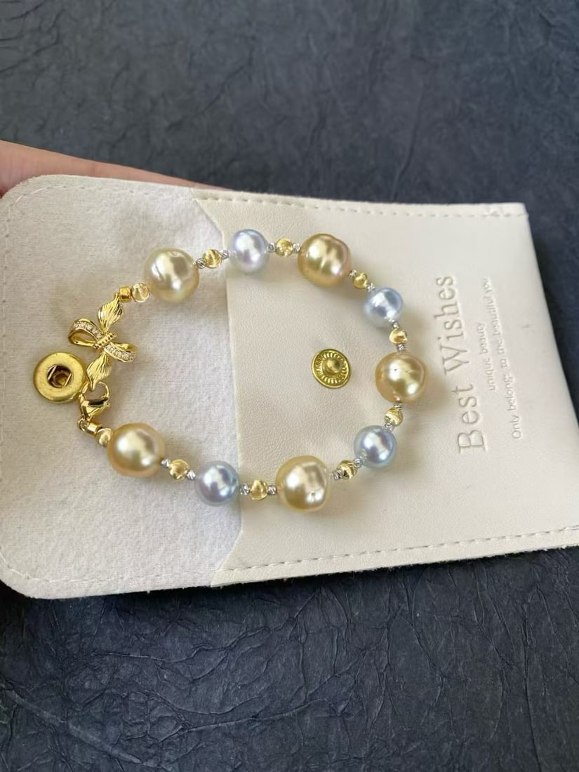 Mixed Color Seawater Pearl Bracelet: This bracelet features mixed color seawater pearls, showcasing a unique Baroque style. The combination of gold beads and Maeda pearls adds a touch of luxury. Each pearl exudes a captivating luster.