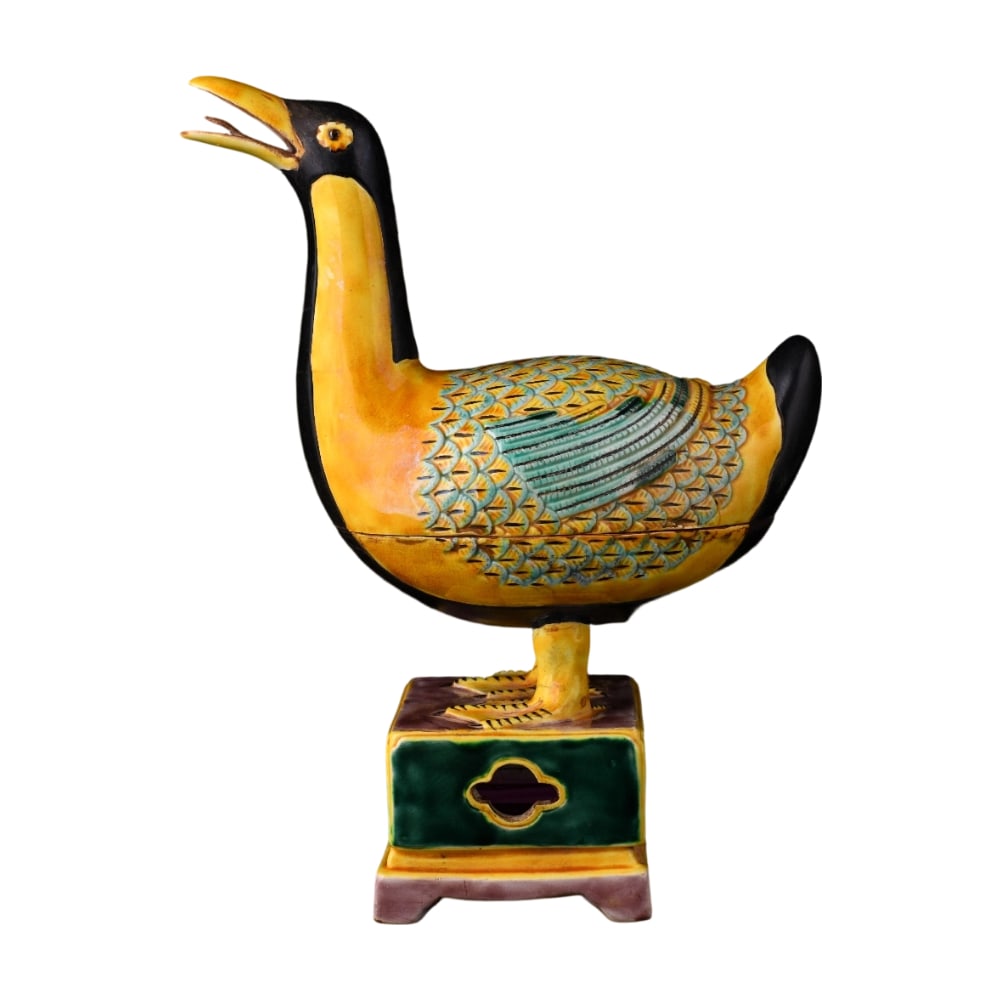 Ming Dynasty Chenghua Period Su San Cai Sculpted Duck Incense Burner: This Ming Dynasty Chenghua period Su San Cai sculpted duck incense burner exemplifies the exquisite craftsmanship and unique aesthetics of the Ming era. The soft hues of the Su San Cai and the