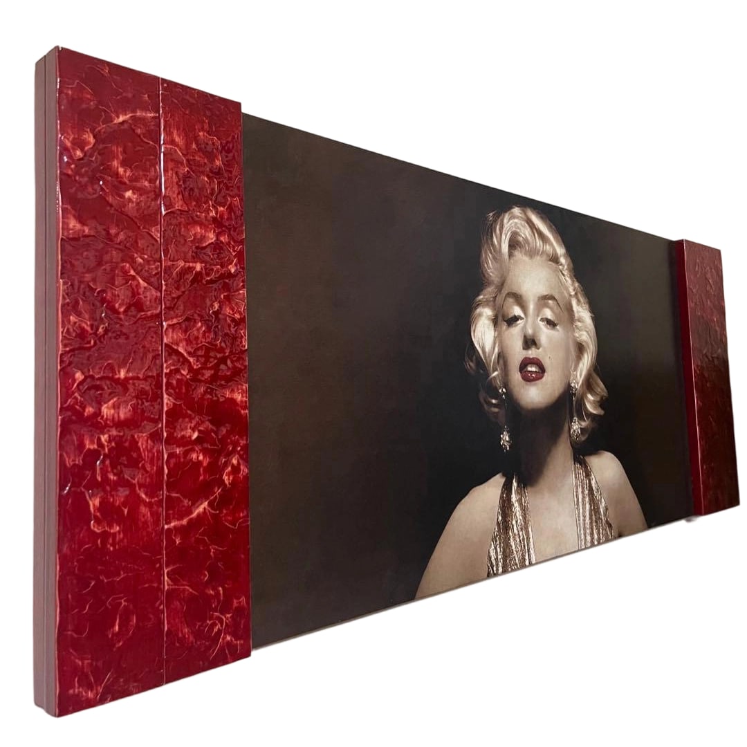 Maririn Monro ban Paneru: Marilyn Monroe Large Panel This is a large panel of Marilyn Monroe. The edges are red, giving a sense of weight. This will add a splash of color to your room. Dimensions... (approximately) Width 129