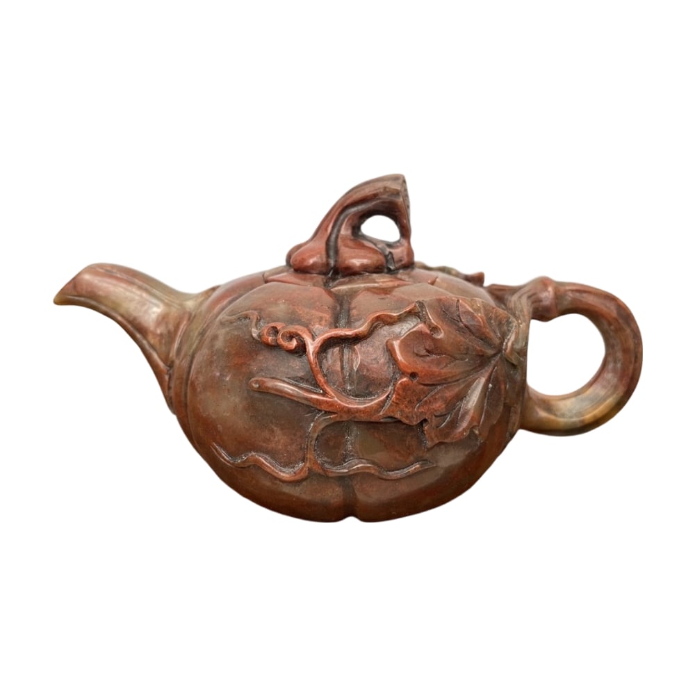 Renxu Year Shoushan Sancai Furong Stone Pumpkin Pot: This Shoushan Sancai Furong Stone pumpkin pot was crafted by Sun Sanxi in the Renxu year, featuring superior material and exquisite carving skills. The stone's elegant color enhances both its