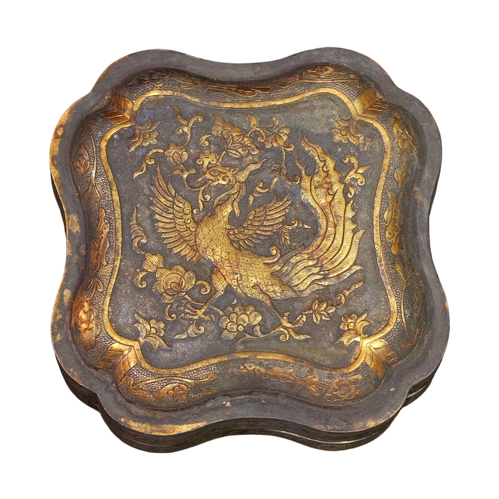 Old Collection Partially Gilded Hand-Engraved Jewelry Box: This jewelry box is crafted with exquisite hand-engraving techniques, with partial gilding adding to its splendor. The box's design is intricate, showcasing the high level of traditional craftsmanship