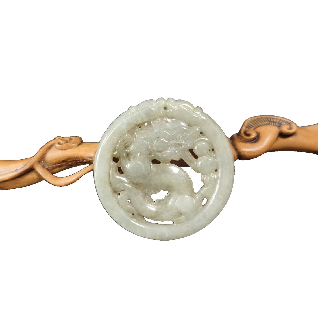 Jade Carving: This jade carving features high density and natural coloration, with a rich oily texture. The craftsmanship is exquisite, and the jade is fine and smooth, making it a collectible piece. (5.5x5.5x0.4 c