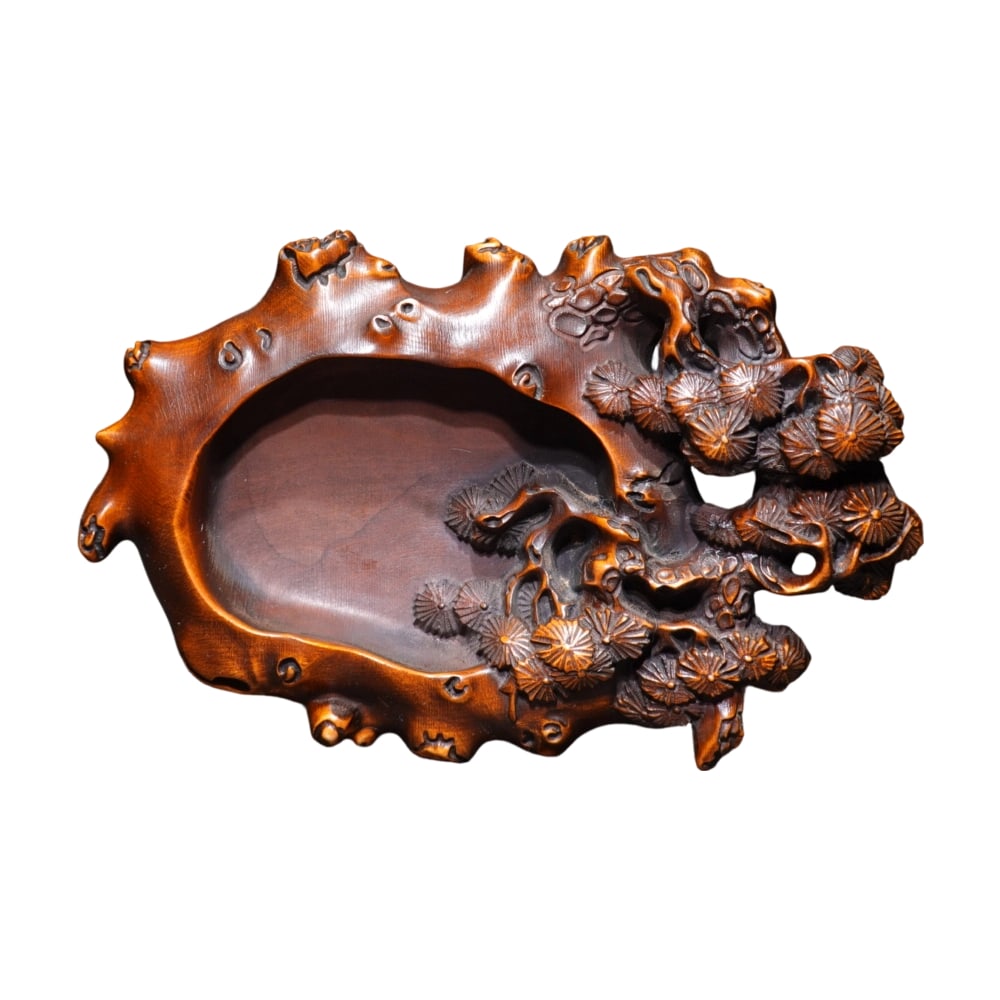 Boxwood Pine Tree Brush Washer Ornament: This boxwood brush washer ornament features exquisite carving, with the pine tree motif vividly and naturally rendered, showcasing the artisan's superb craftsmanship. The wood is fine-textured and