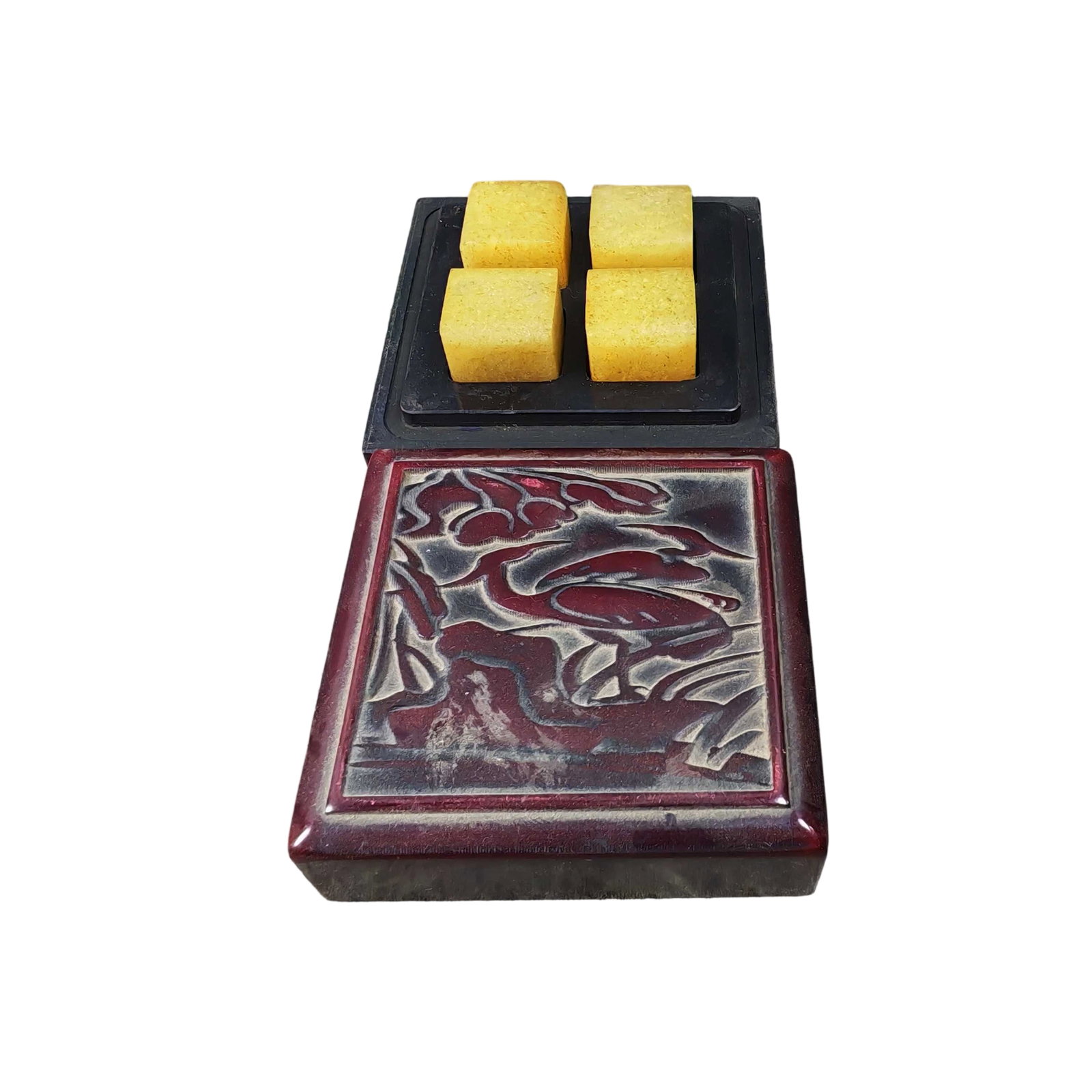 Shoushan Stone Seal Ornament: This Shoushan stone seal ornament features a smooth and delicate texture with a gentle hue, offering high aesthetic value. The seal showcases exquisite carving craftsmanship with fluid lines, embodyin