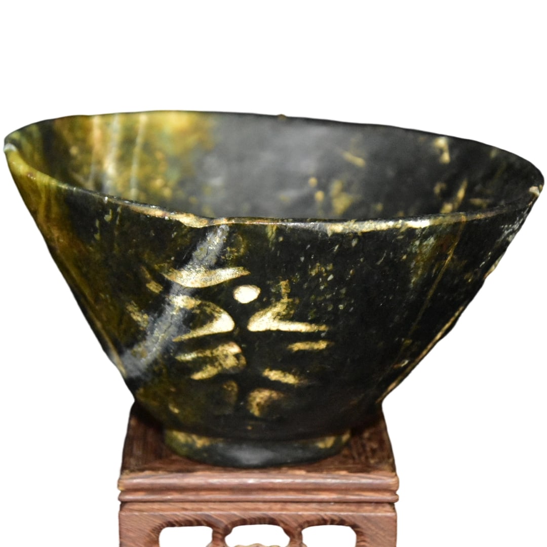 Meteorite Bowl: This meteorite bowl captivates with its unique material, showcasing a perfect blend of nature and craftsmanship. Its surface texture is distinctive, offering high collectible value. Freight:
