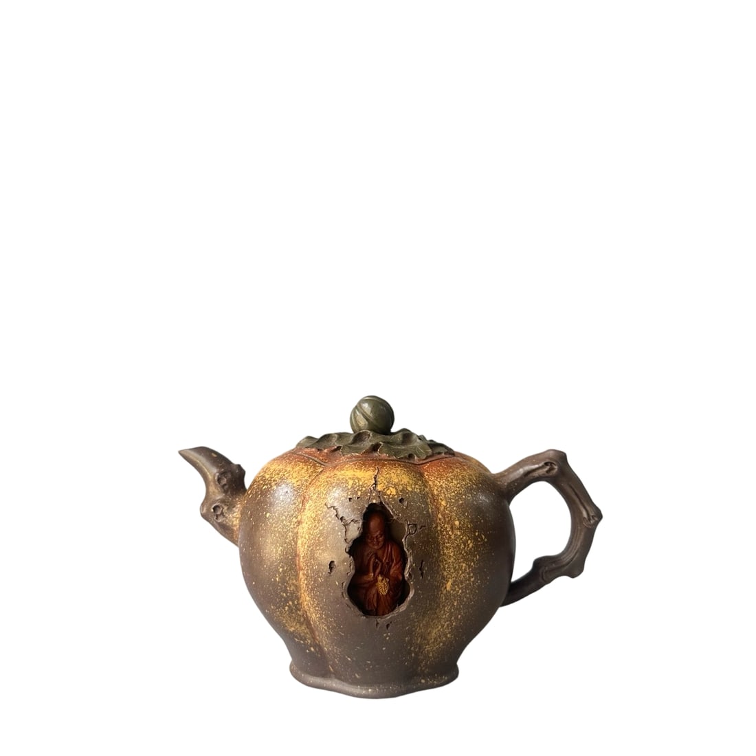Zisha Teapot with Fu Gua Wu Dao Design: This Zisha teapot is handcrafted, featuring the theme of Fu Gua Wu Dao, with the base mark of the renowned arts and crafts master Jiang Rong. The teapot has smooth lines and a mesh spout design, combi