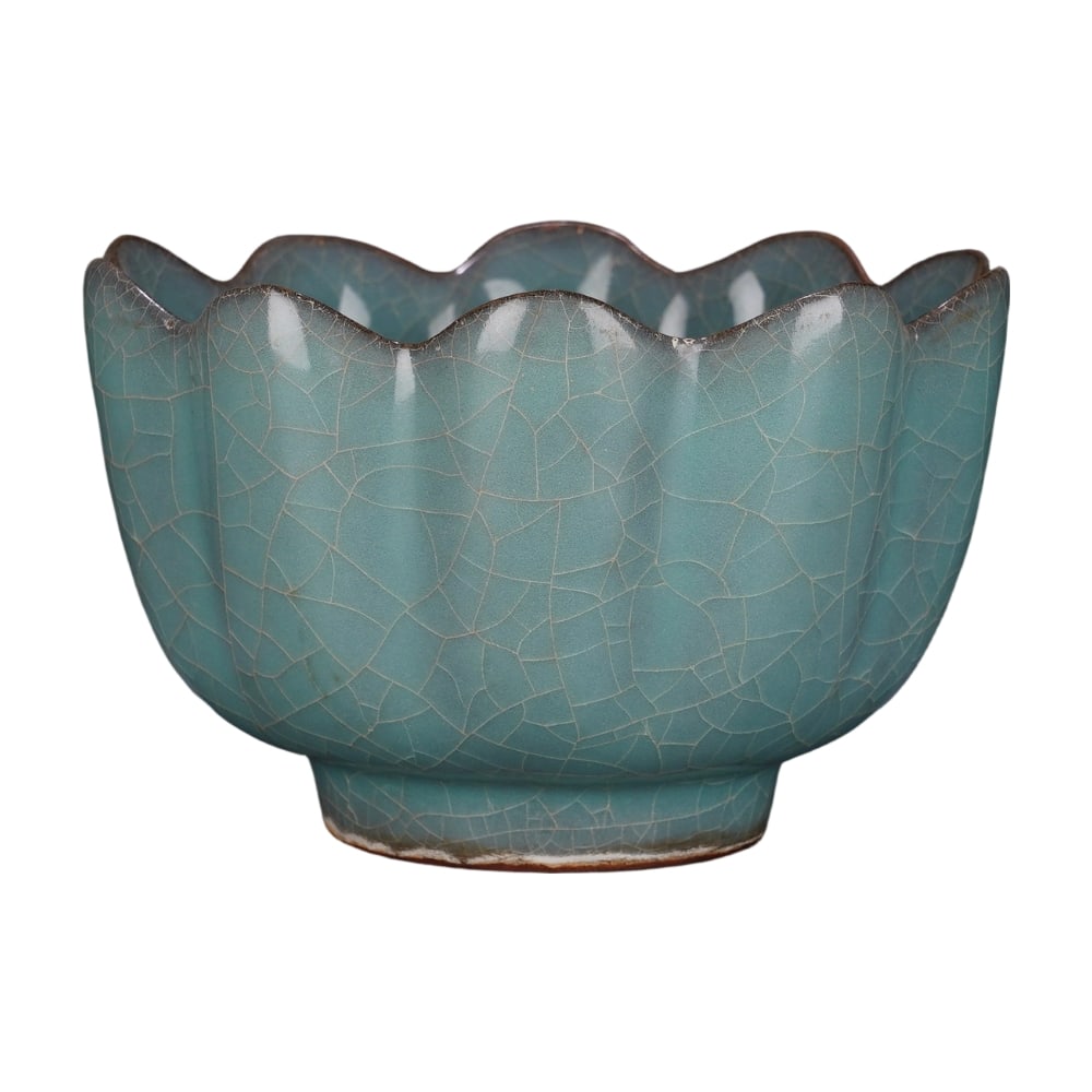 Southern Song Dynasty Guan Kiln Celadon Lotus Petal Palace Bowl (1 of 10)