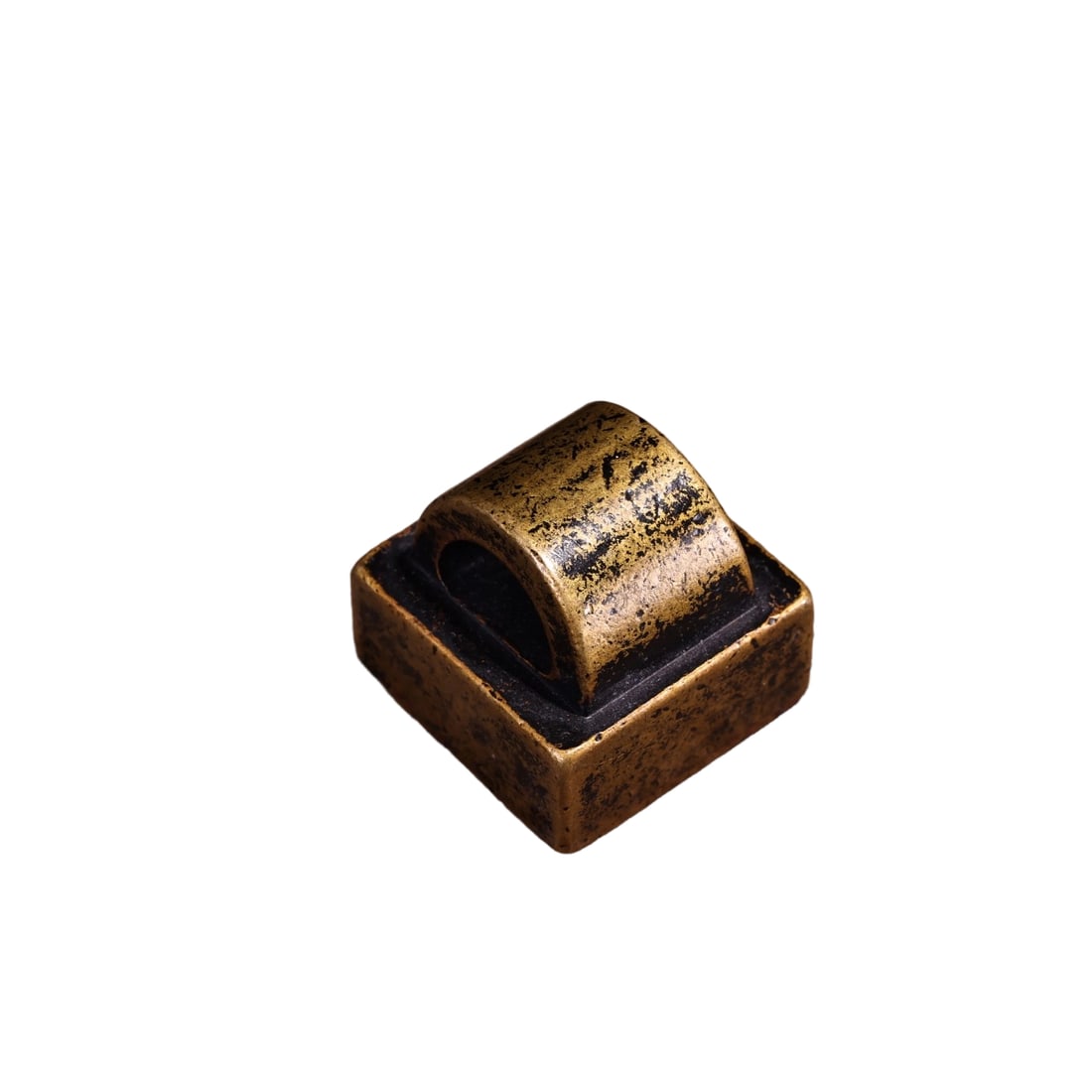 Pure Copper Seal: This pure copper seal is exquisitely crafted with a beautiful form, showcasing the superb skills of traditional craftsmanship. Its substantial weight and fine copper texture make it highly