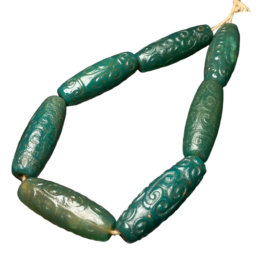 Green Agate Ruyi Pattern Bracelet: This green agate bracelet features a Ruyi pattern, showcasing its precious material and exquisite craftsmanship. Green agate is particularly valuable within the agate family, with a color as vibrant