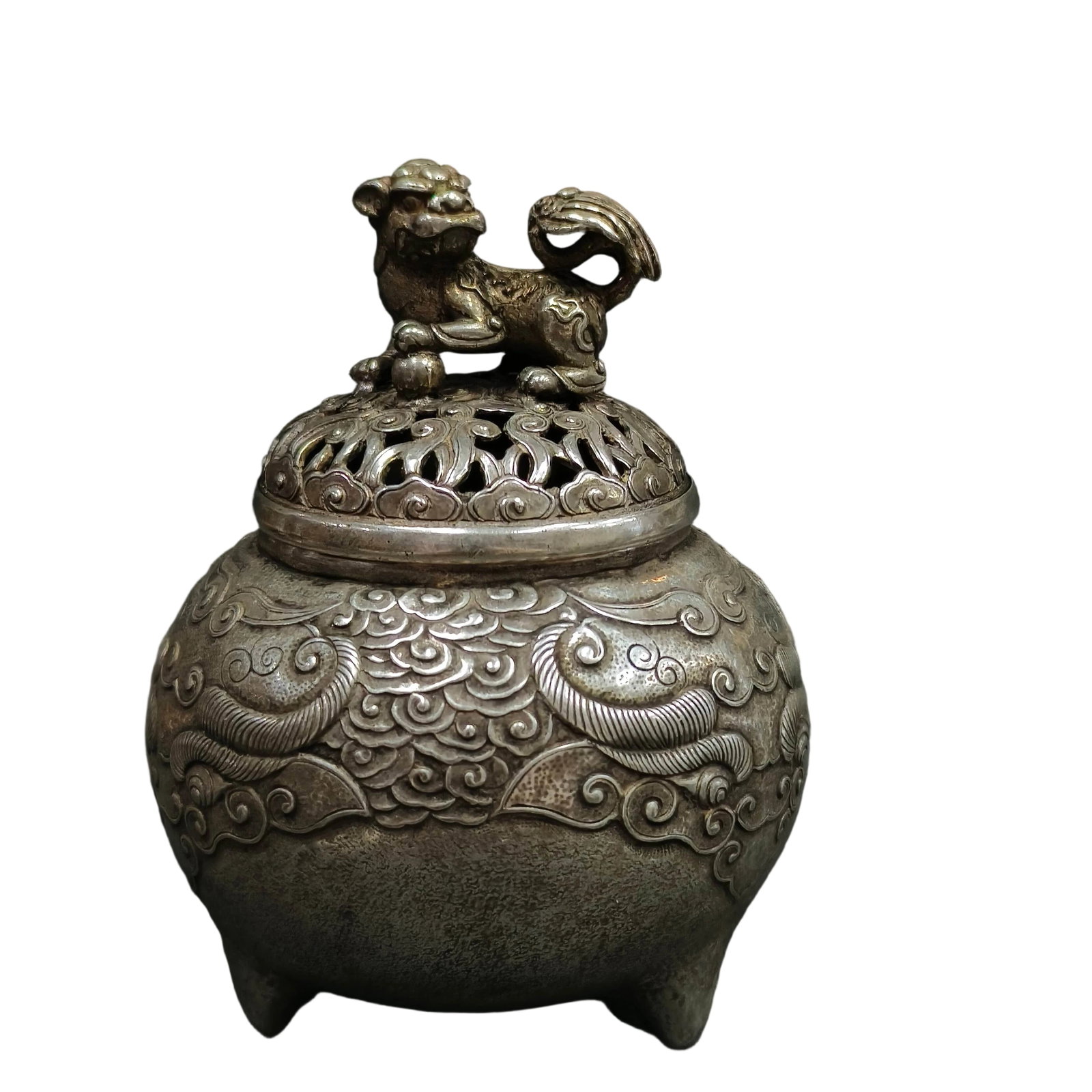 Silver-plated Incense Burner with Lion Beast: This silver-plated incense burner features a lion beast theme, showcasing exquisite craftsmanship and vivid details. The lion beast's form is majestic, reflecting the high skill of ancient artisans.