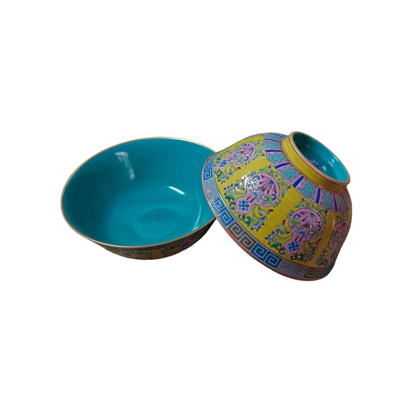 Yongzheng Imperial Enamelled Bowl Pair: This pair of enamelled bowls from the Yongzheng period is imperially crafted, showcasing exquisite craftsmanship and vibrant colors, embodying the elegance and solemnity of royal artifacts. The bowls 