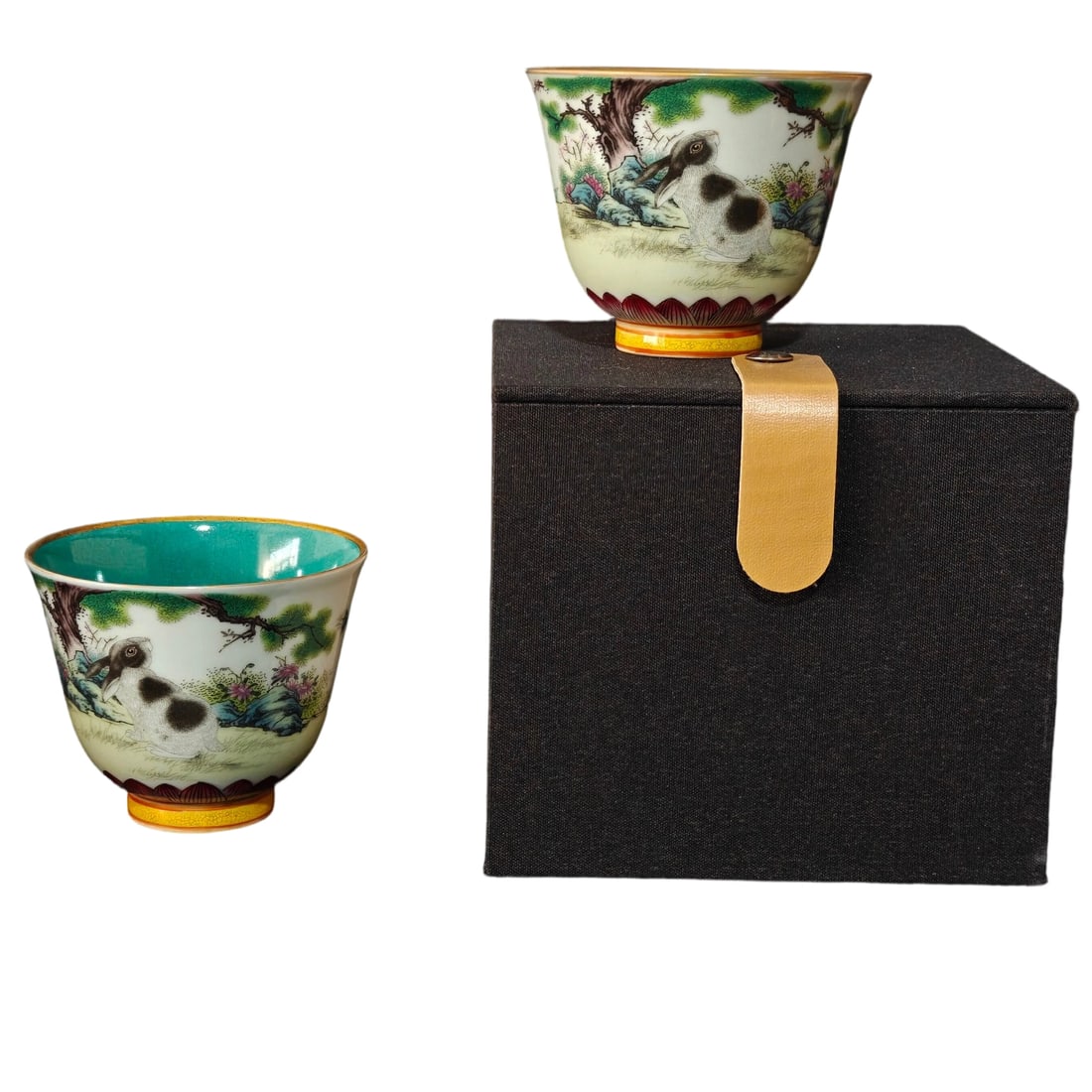 Qing Dynasty Qianlong Enamel Cup: This pair of enamel cups from the Qianlong period of the Qing Dynasty showcases exquisite craftsmanship, with vibrant colors and intricate patterns, offering high collectible value. The elegant shape 