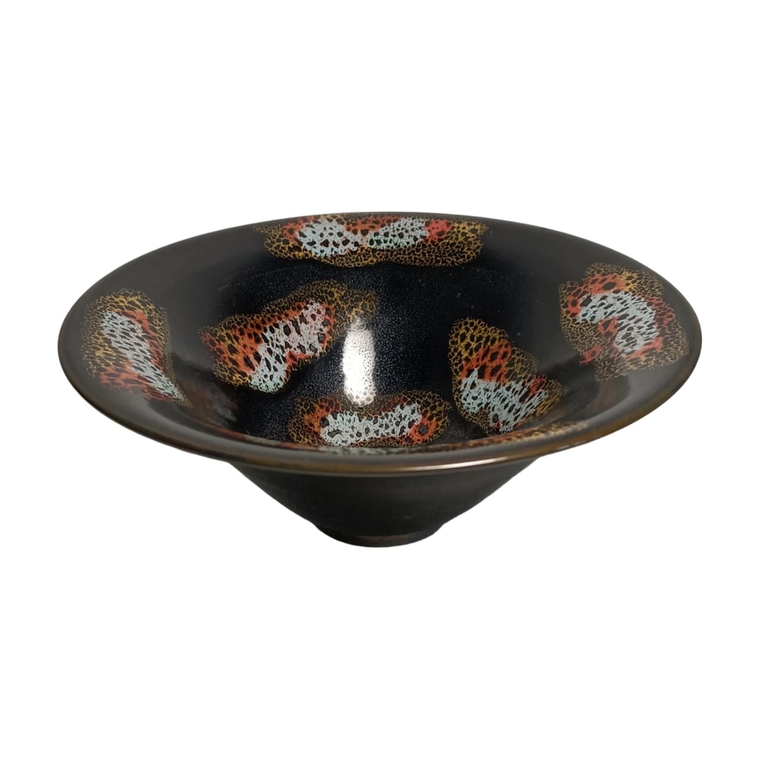 Ancient Black Glaze Bowl: This ancient black glaze bowl is well-preserved, showcasing exquisite craftsmanship. Its aged patina adds a rich historical feel.Height 7cm, Diameter 19cm Freight: 1.International Freight: Foreign shi