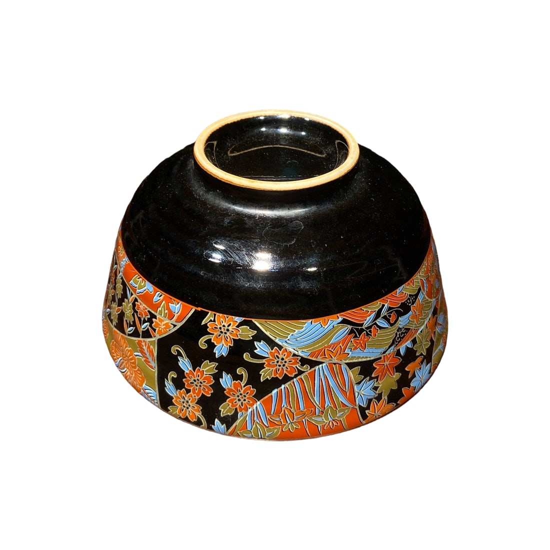 Black Glaze Painted Porcelain Bowl: This black glaze painted porcelain bowl features a rich patina, reflecting the passage of time. The exquisite painting technique and vibrant colors make it highly collectible. (Height 8cm, Diameter