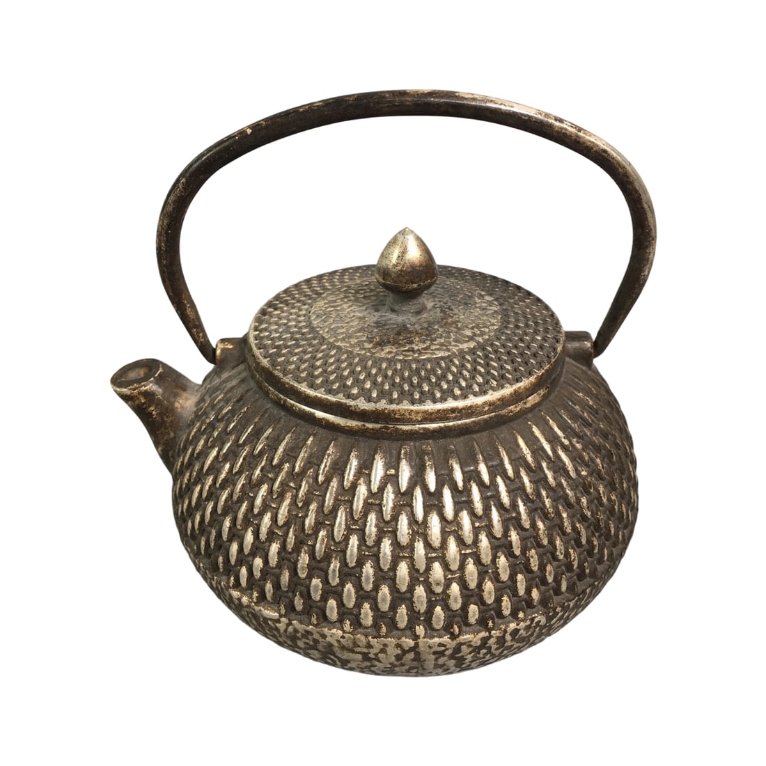 Silver Woven Pattern Pot: This silver pot features exquisite woven patterns, showcasing superb craftsmanship. The silver sheen complements the woven texture, reflecting a unique artistic charm. The pot's body has smooth lines 