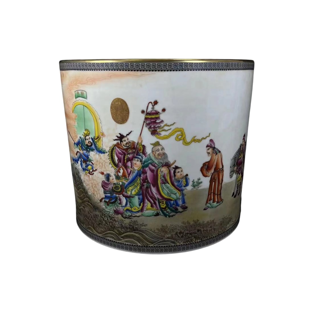 Qianlong Period Famille Rose Gilt Figure Brush Pot: This Famille Rose Gilt Figure Brush Pot from the Qianlong period showcases the exceptional craftsmanship of Qing dynasty court art. Its vibrant colors and meticulous depiction bring the figures to