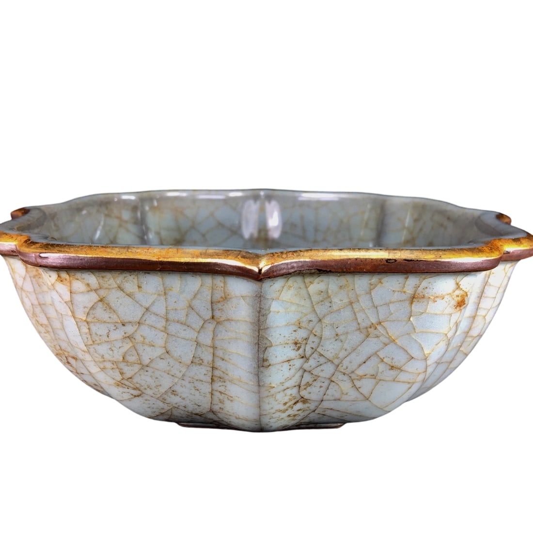 Song Dynasty Official Kiln Painted Gilt Dragon Fruit Plate: This Song Dynasty official kiln painted gilt dragon fruit plate showcases the exceptional craftsmanship and artistic aesthetics of ancient artisans. Its surface has a natural patina, with traces of ti