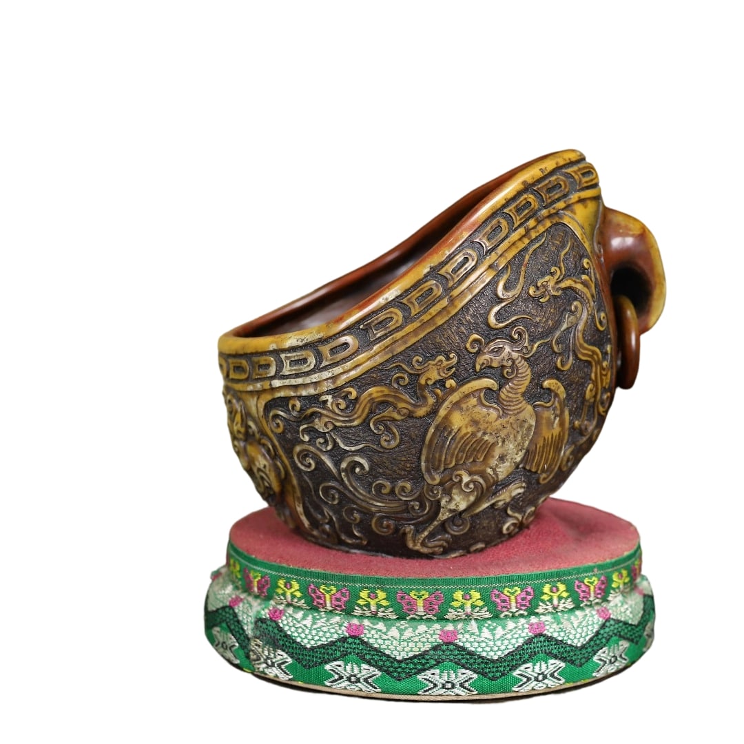 Shoushan Tianhuang Stone Dragon and Phoenix Seal: An exquisite Shoushan Tianhuang stone from an old collection, featuring superior material selection and beautiful color. The patina is rich, with an authentic aged appearance. The lines are smooth,