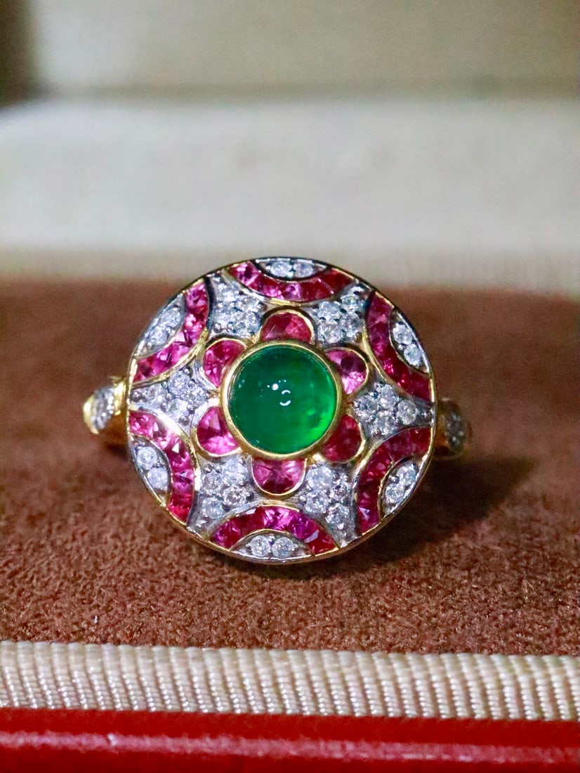 18K Gold Emerald Ring: This ring showcases a noble ethnic style with its unique design elements. The emerald's hue complements the brilliance of the diamonds, creating an elegant and captivating overall look. Wearing this r