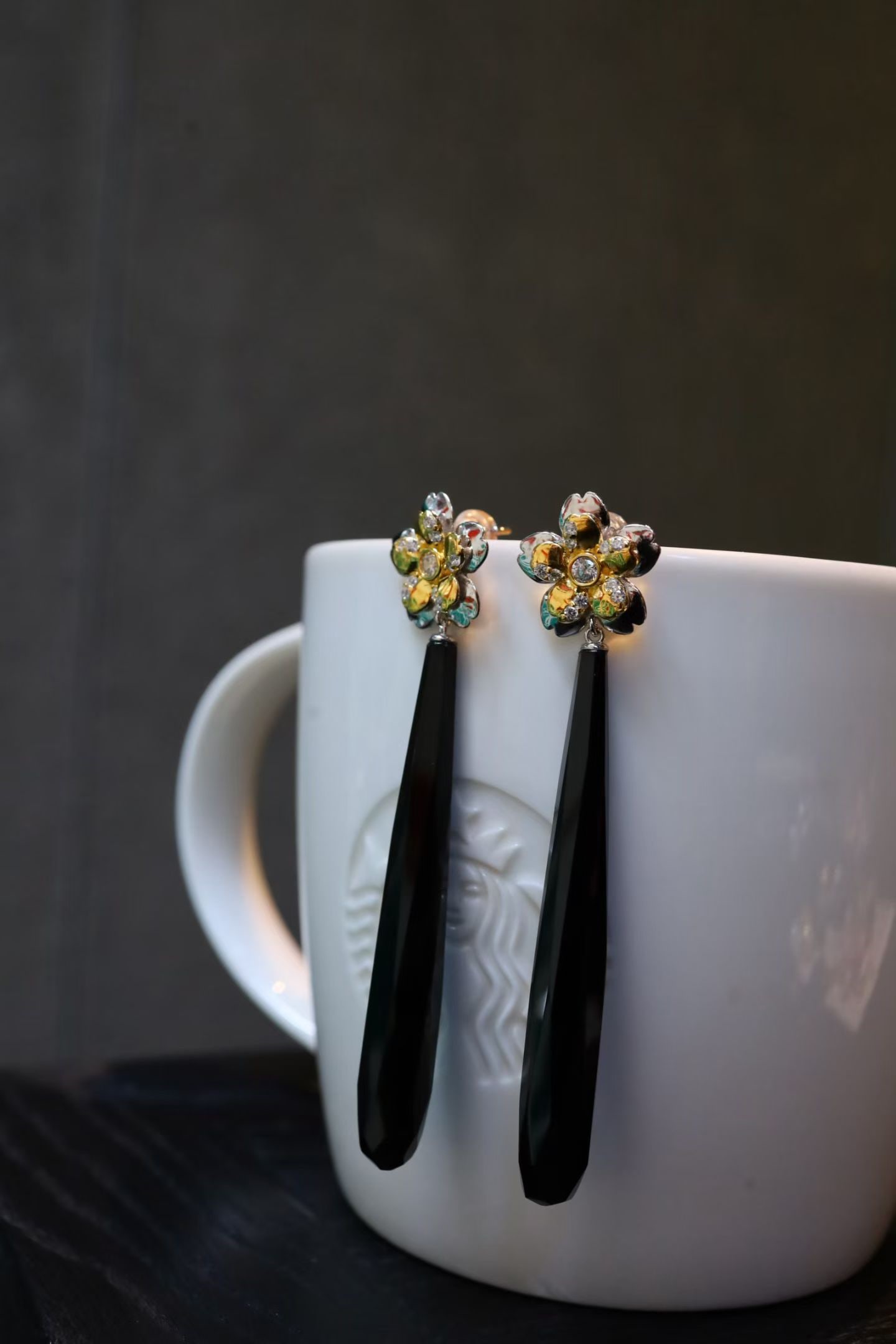 Silver Gilded Black Onyx earrings: The facets of the black onyx reveal a unique dark luster and angles, giving this earrings a subtle luxury. The vintage custom design, combined with silver gilding, presents an elegant long style. Frei