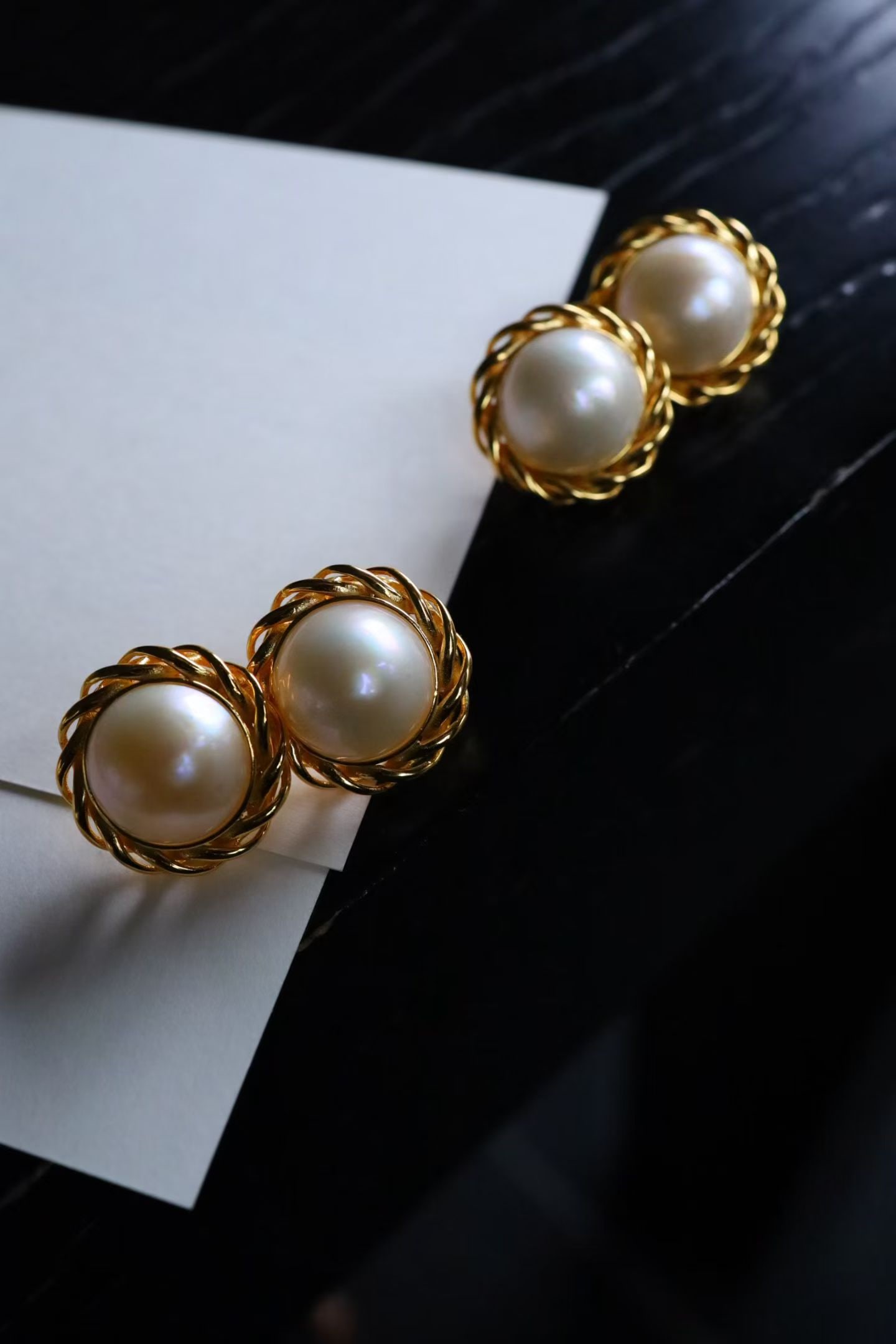 Large Seawater Mabe Pearl Earrings: These earrings feature large seawater Mabe pearls from Australia, exuding an aura of elegance. Made with S925 silver and thickly gold-plated for lasting shine and durability. The large yet lightweight