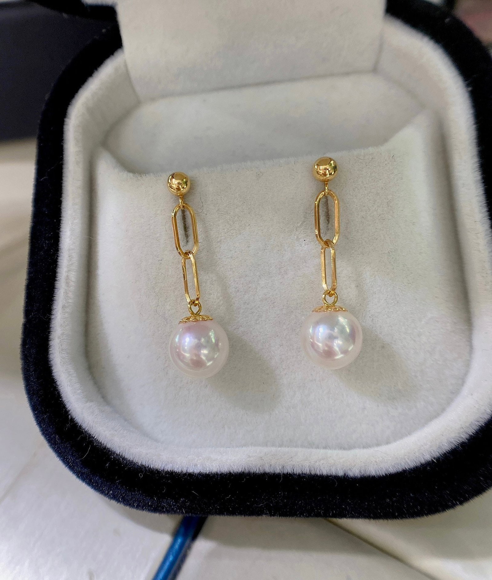 18K Gold Akoya Seawater Pearl Earrings: These earrings are crafted from 18K gold and feature Akoya seawater pearls, showcasing the natural luster of the pearls. The pearls have a diameter of 8-8.5mm, are perfectly round, with strong luster 