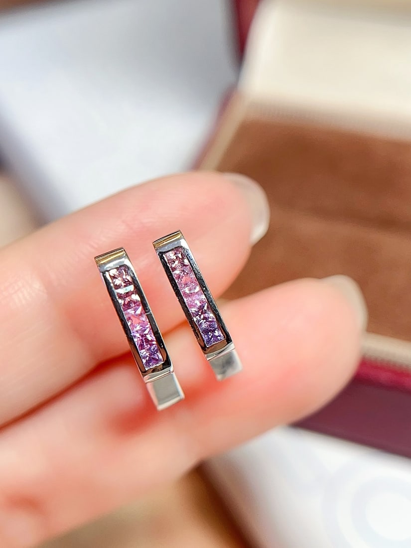 18K Gold Unheated Sapphire Earrings: These earrings are crafted from 18K gold, featuring unheated colored sapphires in an elegant Morandi color palette. The princess-cut sapphires exude a captivating brilliance. The overall design is sim