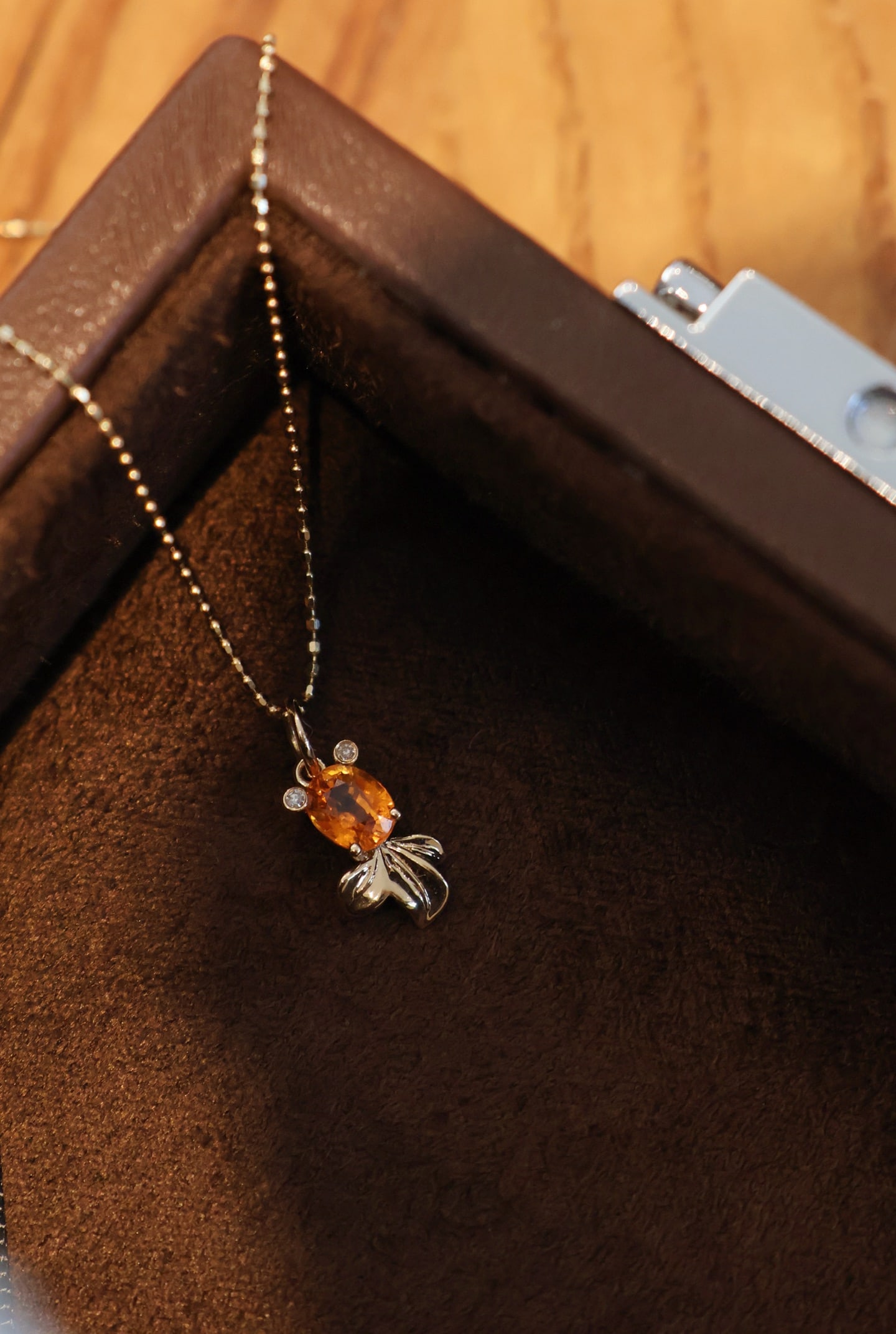 18K Gold Orange Sapphire Pendant: This pendant is inspired by the lively little goldfish, featuring a warm orange sapphire as the main stone, complemented by a delicate fishtail design symbolizing prosperity. The sunny texture of the 