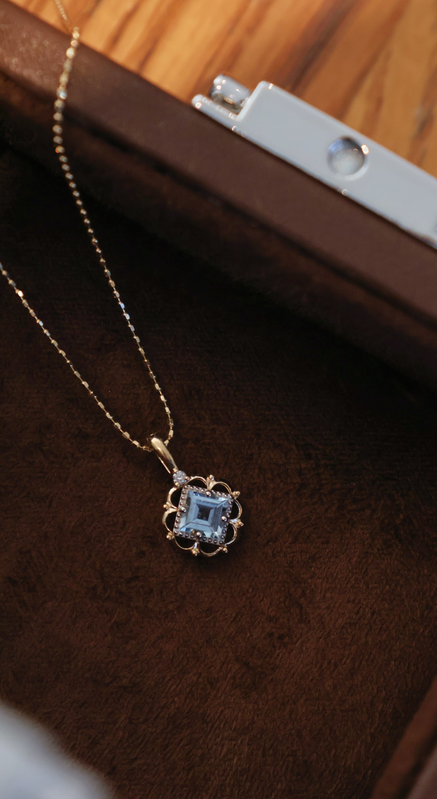18K Gold Aquamarine Diamond Pendant: This pendant is inspired by medieval vintage stained glass windows, featuring a princess-cut aquamarine as the main stone, complemented by a lace-like gold frame, showcasing classical elegance and the