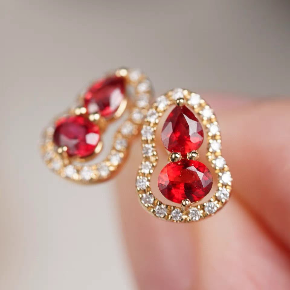 18K Gold Natural Pigeon's Blood Ruby Earrings: These earrings are crafted from 18K gold, set with natural pigeon's blood rubies, showcasing a unique oriental charm. The gourd shape symbolizes abundant fortune, and the ruby adds a touch of noble el