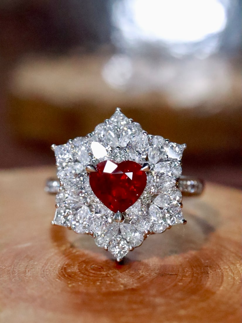 PT950 Natural Ruby Ring: This ring showcases an elegant style with its rich ruby and exquisite design. The heart-shaped ruby resembles a blooming firework, making it truly stunning. The platinum material adds a touch of nobil