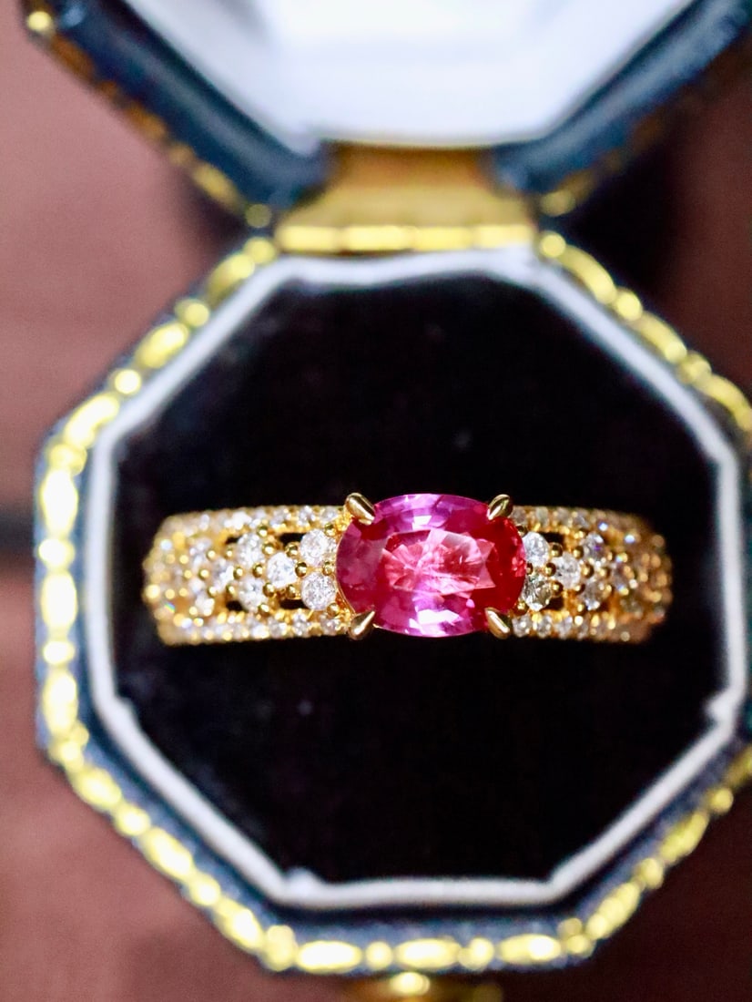 18K Gold Natural Unheated Ruby Ring: This ring is exquisitely crafted in 18K gold, set with a natural unheated ruby, exuding a noble and elegant aura. The main stone is vibrant in color, complemented by high-quality diamonds, showcasing
