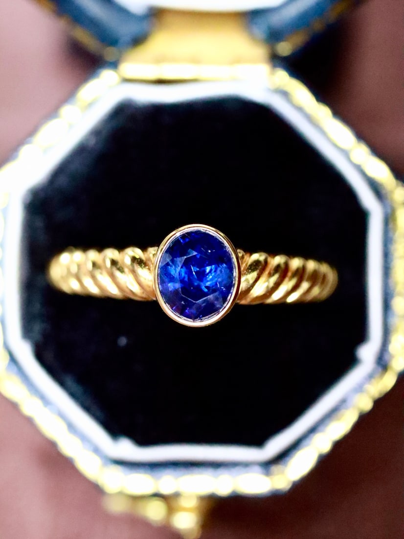 18K Gold Blue Sapphire Ring: This 18K gold blue sapphire ring stands out with its simple and stylish design. The sapphire boasts a vivid color and sparkling brilliance, making it ideal for everyday wear. Its lightweight nature ma