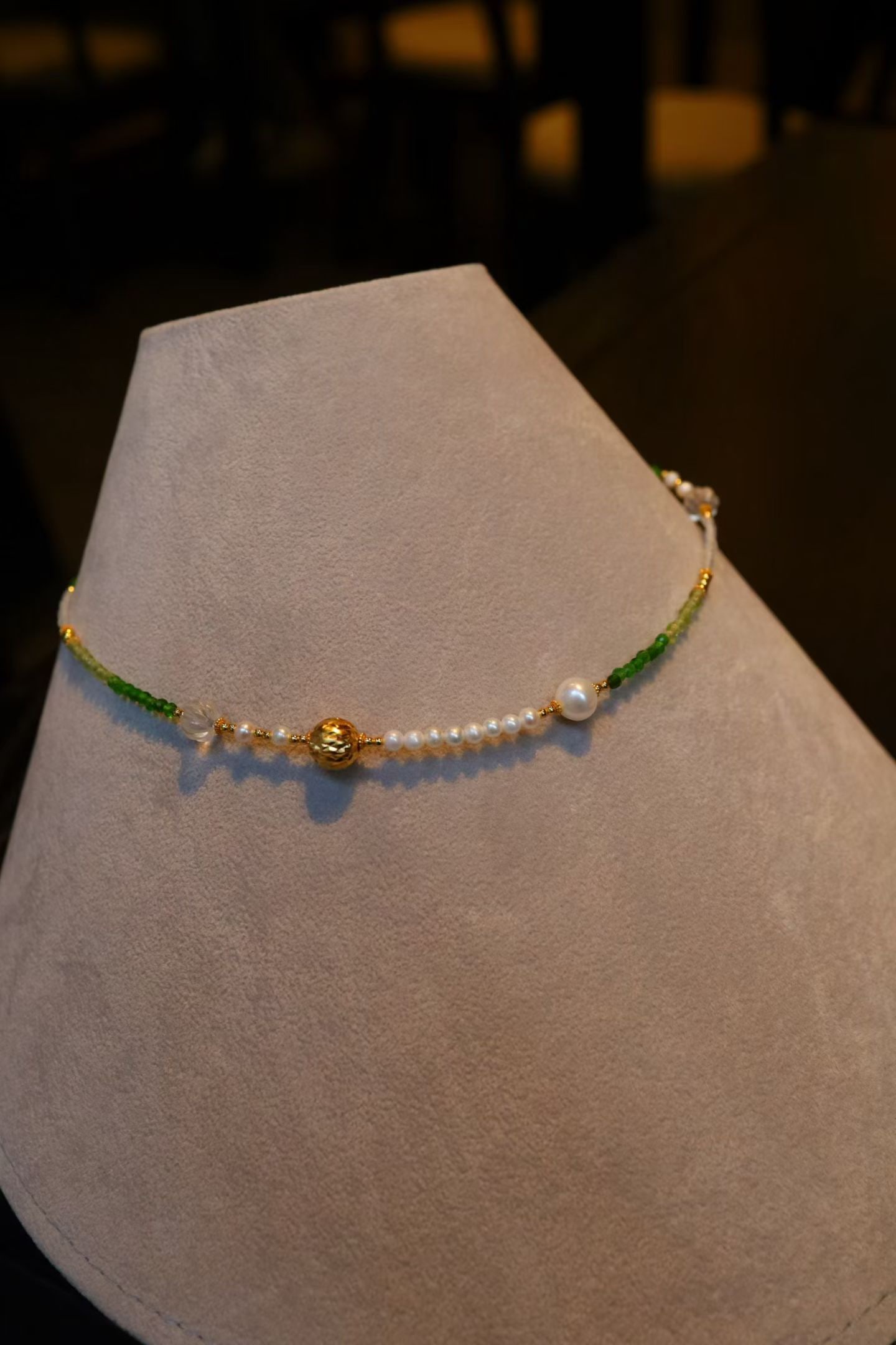 Silver Diopside Peridot White Topaz Pearl Necklace: This necklace features a gradient of green and white with diopside, peridot, and white topaz, complemented by pearls and silver, showcasing a fresh and gentle color combination. Wearing it captivates