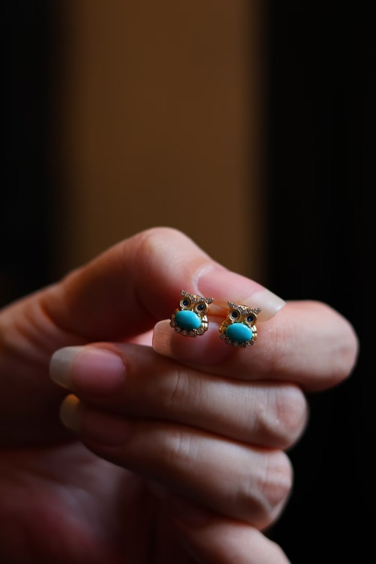 Natural Turquoise Earrings: These earrings feature natural turquoise as the main stone, showcasing unique color and texture. Crafted with s925 silver, they are durable and long-lasting. Italian craftsmanship gives them an elegan