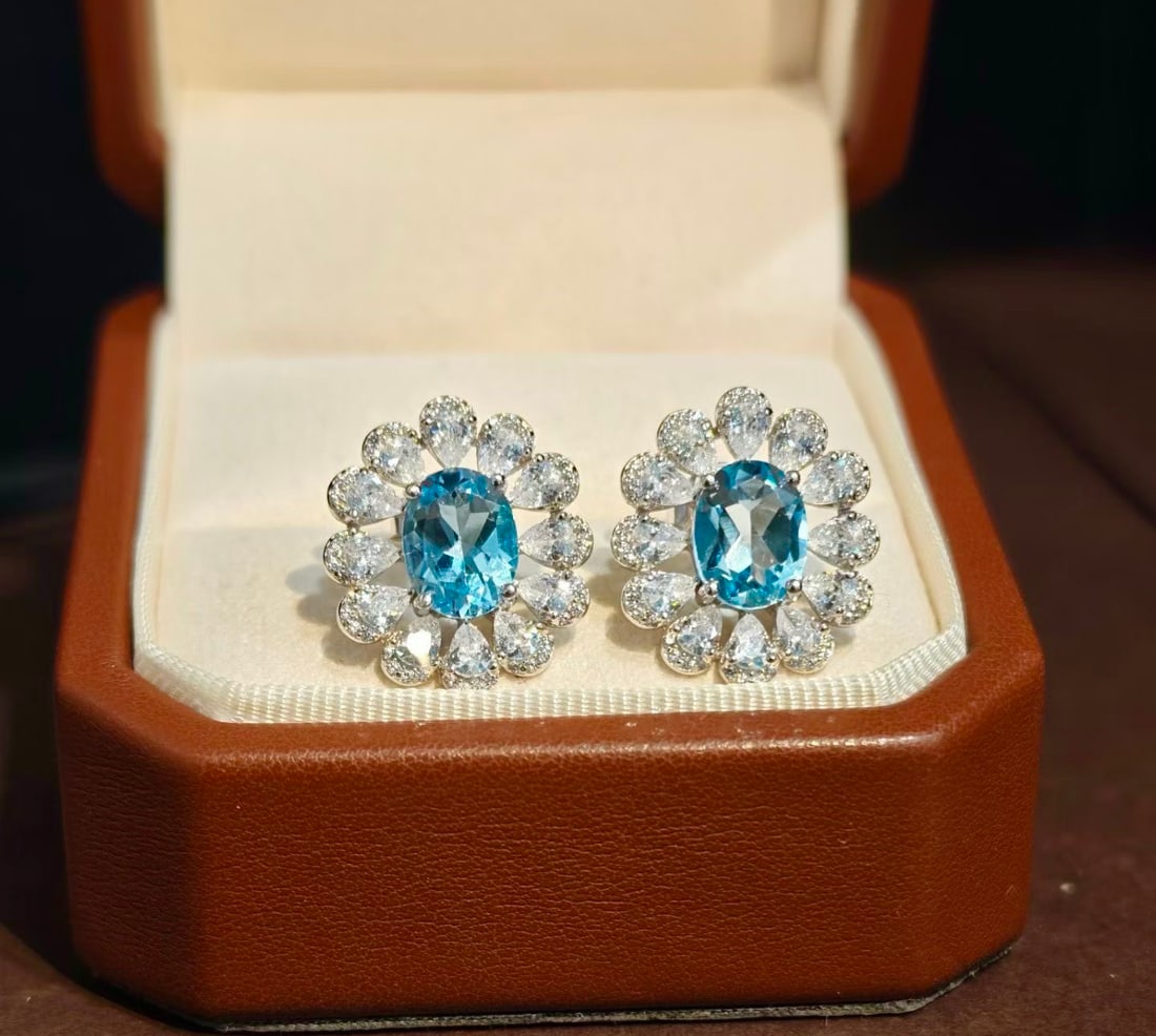 925 Silver Natural Topaz Earrings: These earrings feature natural topaz set in 925 silver, showcasing a simple yet elegant style. The crystal-clear topaz adds a touch of freshness to the overall design. (Main stone 7*9mm) Freight: 1.In